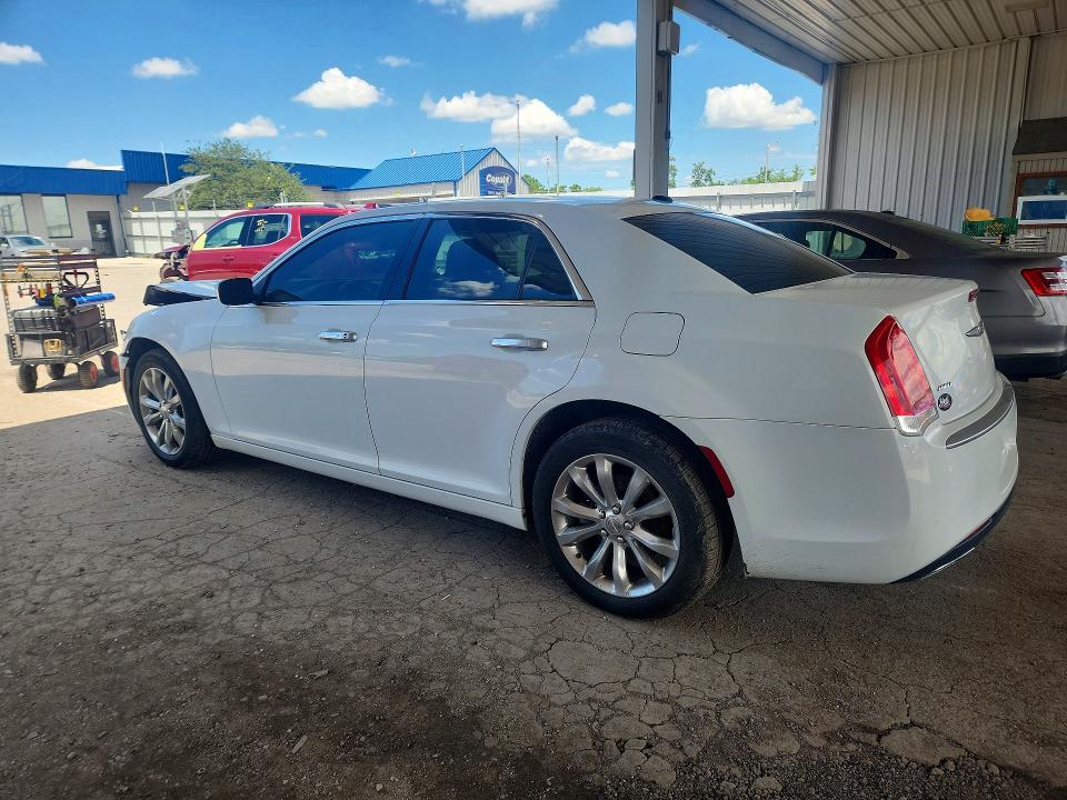 Photo 2 from auction – 2015 CHRYSLER 300C with VIN 2C3CCASG8FH792900