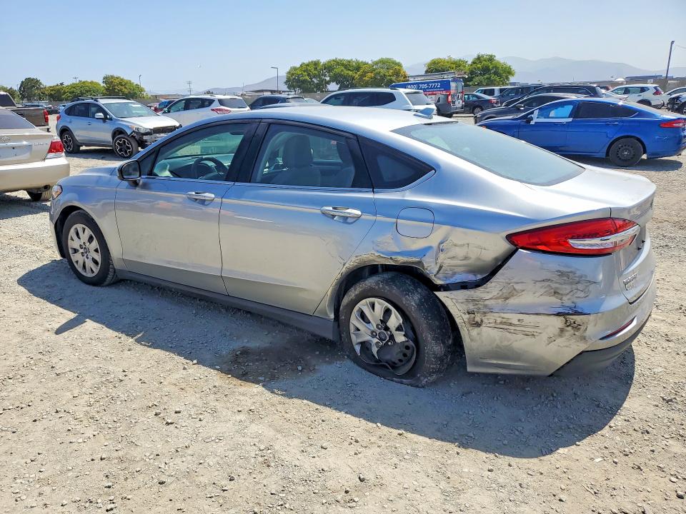 Photo 2 from auction – 2020 FORD FUSION with VIN 3FA6P0G71LR105374