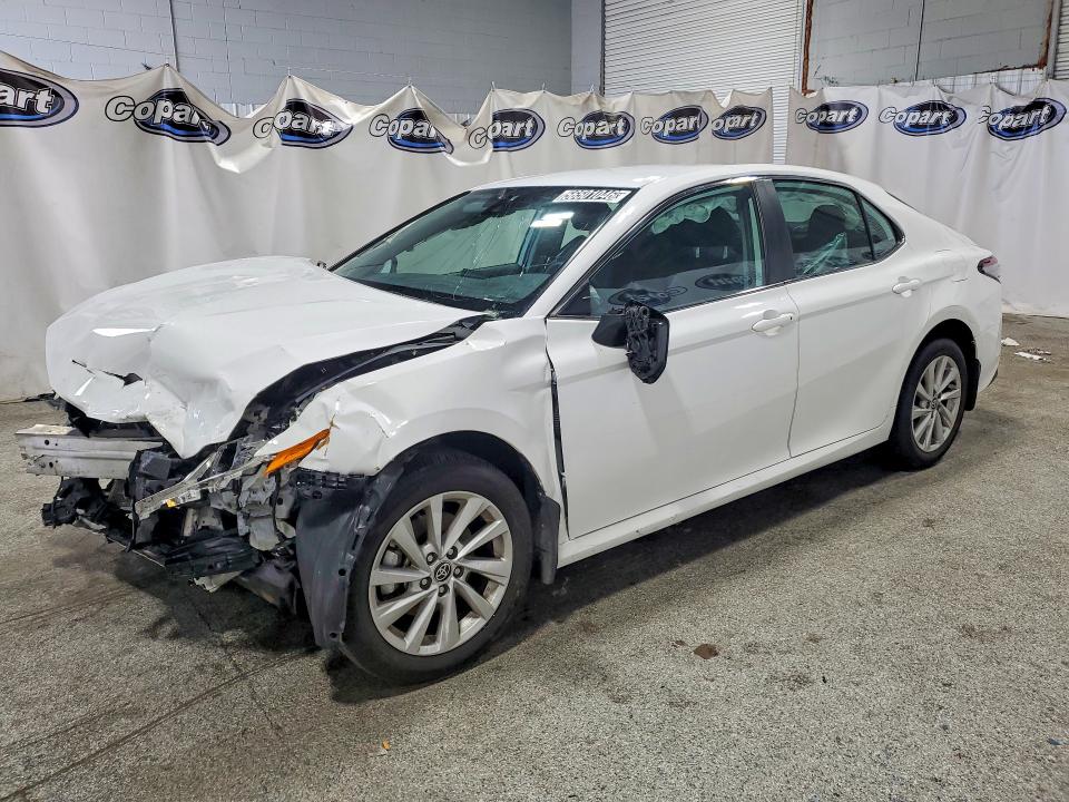 Photo 1 from auction – 2023 TOYOTA CAMRY with VIN 4T1C11BK2PU096890
