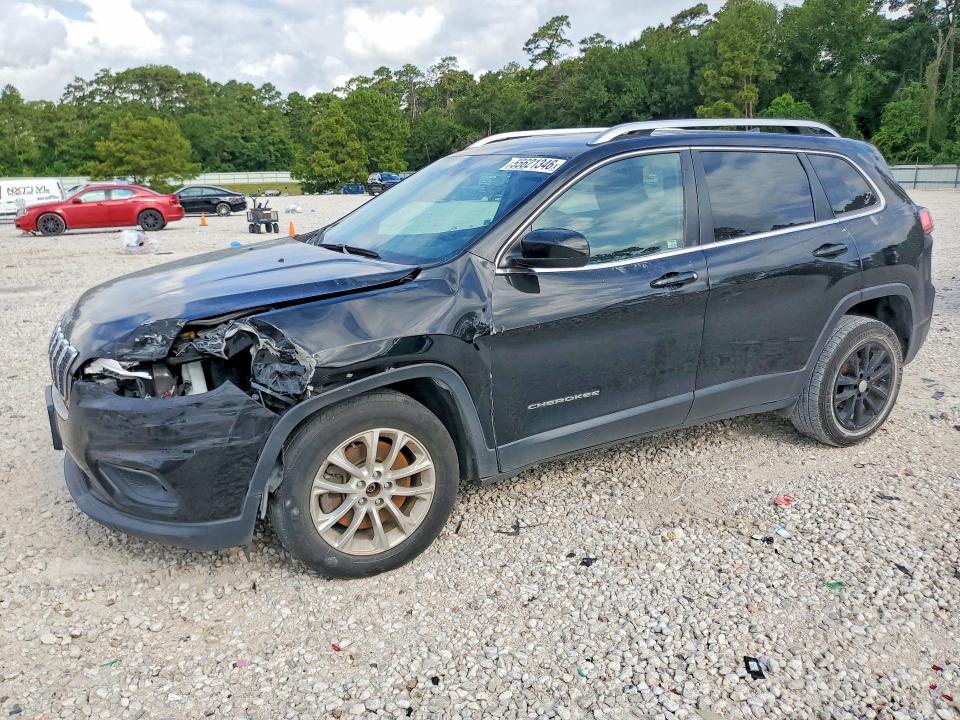 JEEP CHEROKEE 2019 with VIN 1C4PJLCB3KD333072 - Photo from auction