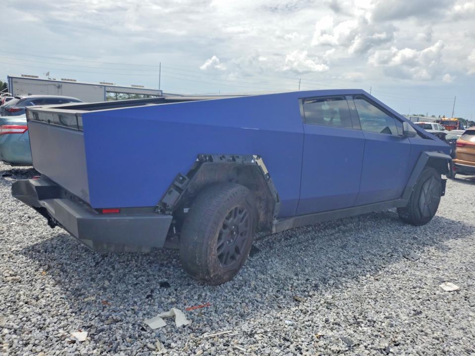 Photo 3 from auction – 2024 TESLA CYBERTRUCK with VIN 7G2CEHED8RA016934