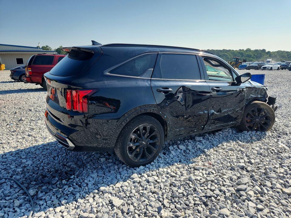 Photo 3 from auction – 2023 KIA SORENTO with VIN 5XYRK4LF1PG237612