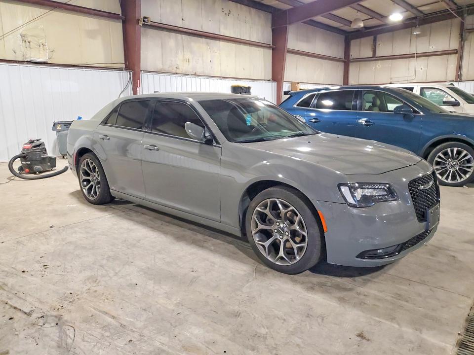 Photo 4 from auction – 2017 CHRYSLER 300 with VIN 2C3CCABG8HH614424