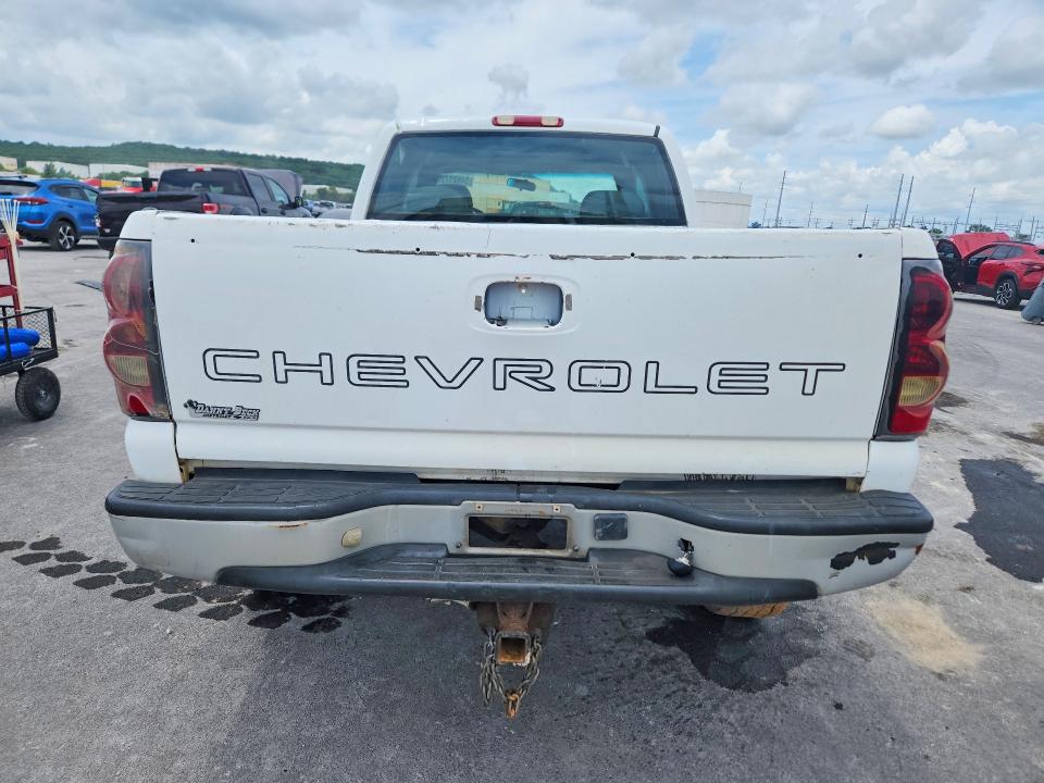 Photo 6 from auction – 2004 CHEVROLET SILVERADO with VIN 1GCHC29U64E379459