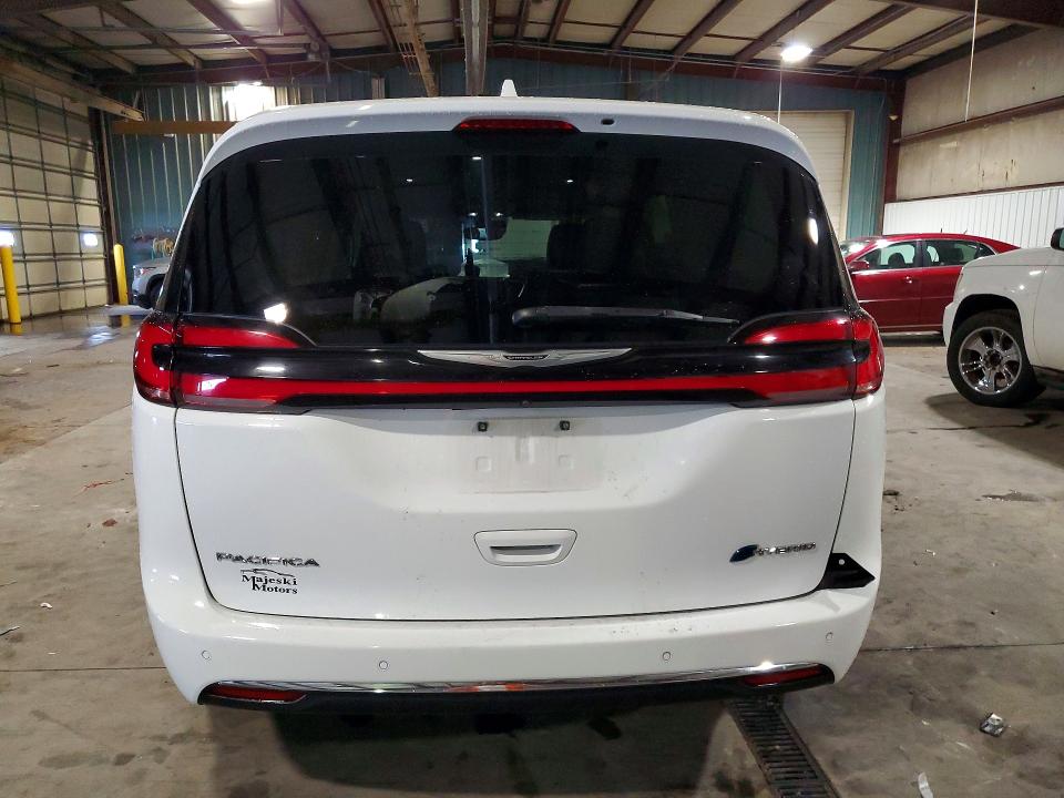 Photo 6 from auction – 2022 CHRYSLER PACIFICA with VIN 2C4RC1L71NR139600