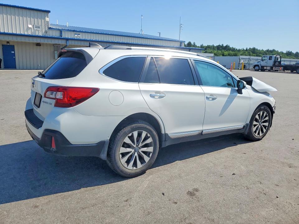Photo 3 from auction – 2018 SUBARU OUTBACK with VIN 4S4BSATCXJ3318282