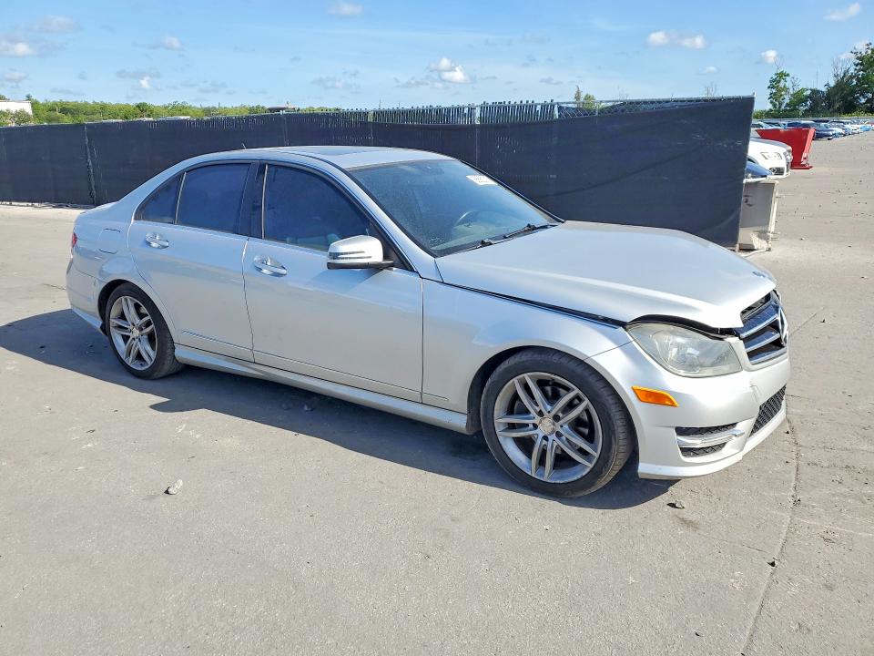 Photo 4 from auction – 2014 MERCEDES-BENZ C with VIN WDDGF4HB2ER304630