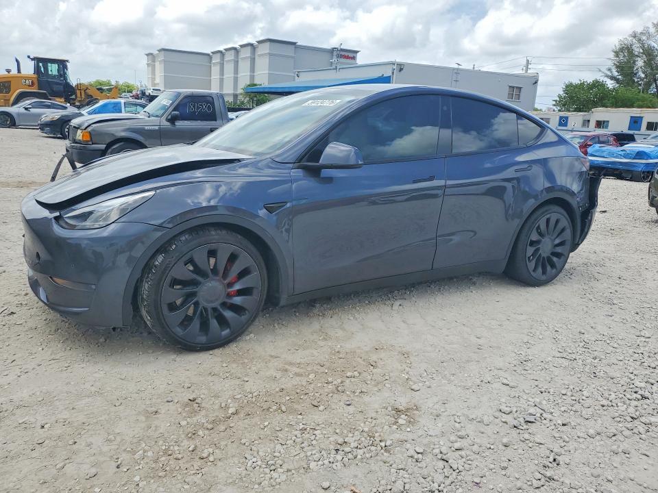 TESLA MODEL Y 2022 مع رقم تعريف المركبة 7SAYGDEF4NF450491 - صورة من المزاد