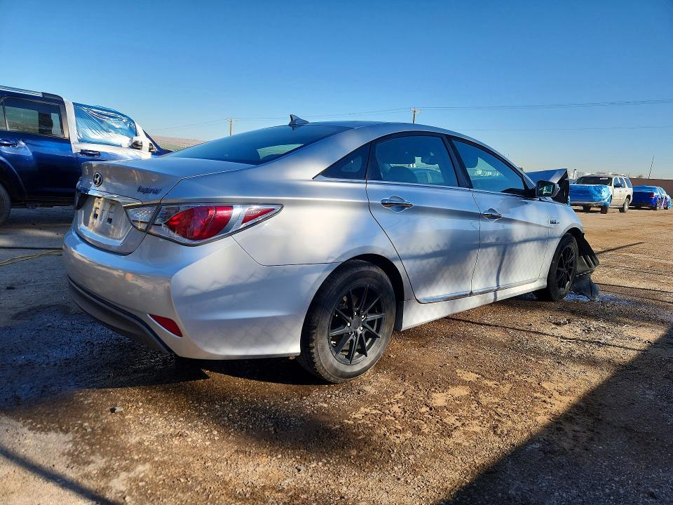 Foto 3 de la subasta – 2014 HYUNDAI SONATA con VIN KMHEC4A47EA108182