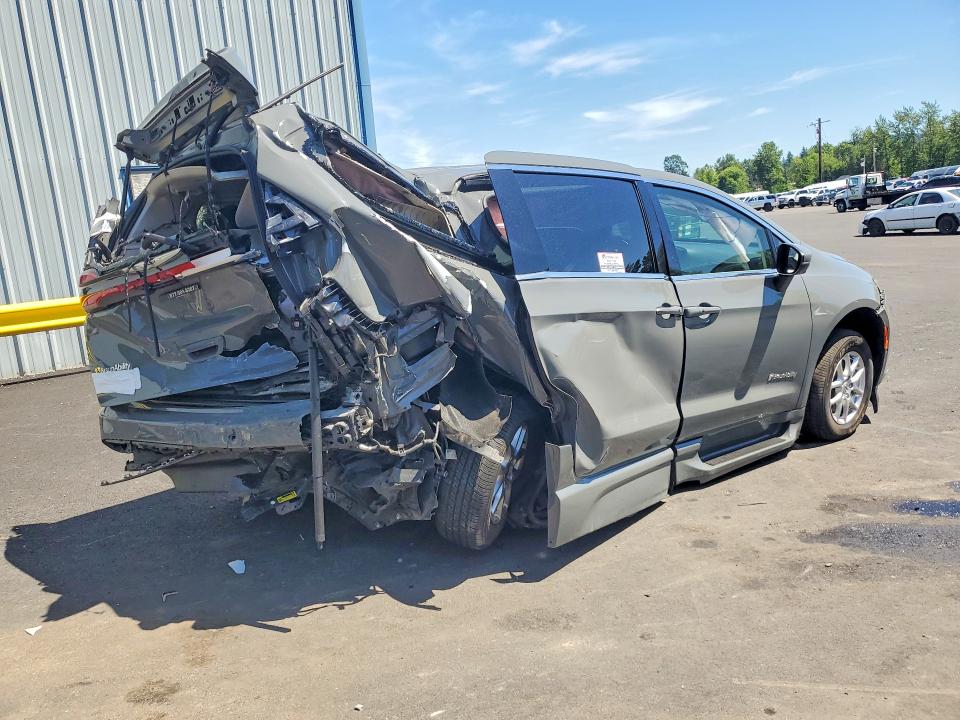Photo 3 from auction – 2023 CHRYSLER PACIFICA with VIN 2C4RC1BG7PR582581