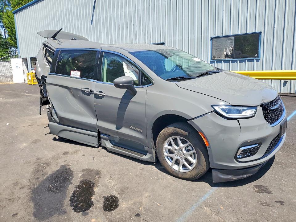 Photo 4 from auction – 2023 CHRYSLER PACIFICA with VIN 2C4RC1BG7PR582581