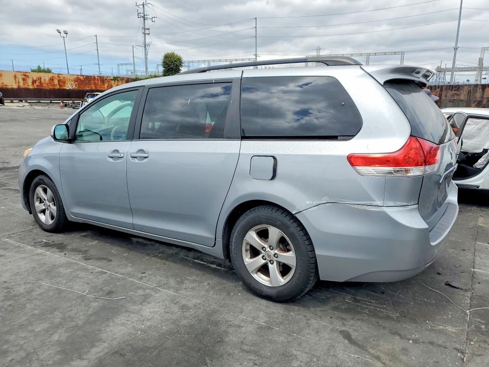 Photo 2 from auction – 2014 TOYOTA SIENNA with VIN 5TDKK3DC1ES460670