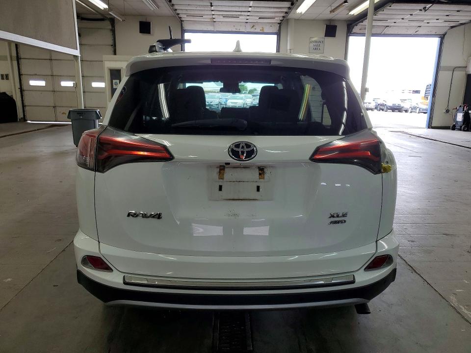 Photo 6 from auction – 2018 TOYOTA RAV4 with VIN 2T3RFREV5JW838052