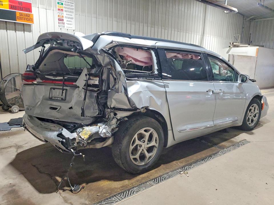 Photo 3 from auction – 2022 CHRYSLER PACIFICA with VIN 2C4RC1GG7NR230624