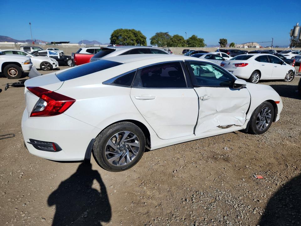 Photo 3 from auction – 2019 HONDA CIVIC with VIN 19XFC2F66KE210508