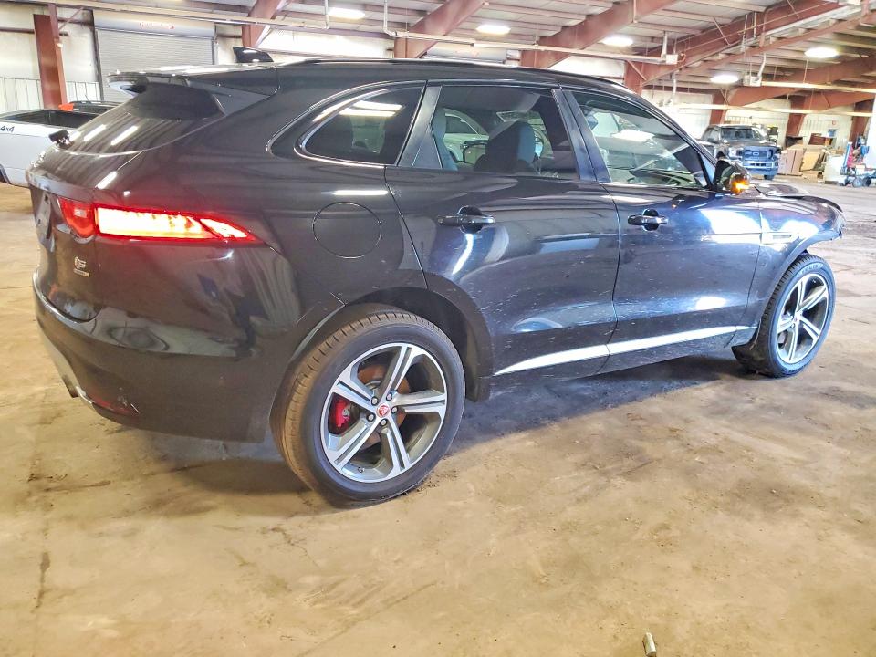 Photo 3 from auction – 2018 JAGUAR F-PACE with VIN SADCM2FV9JA271218