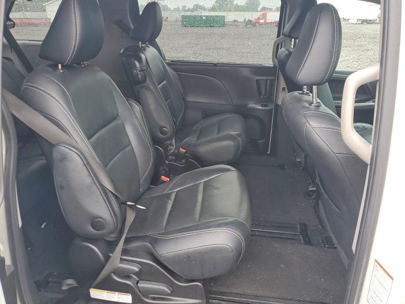Photo 11 from auction – 2015 TOYOTA SIENNA with VIN 5TDXK3DC9FS637022