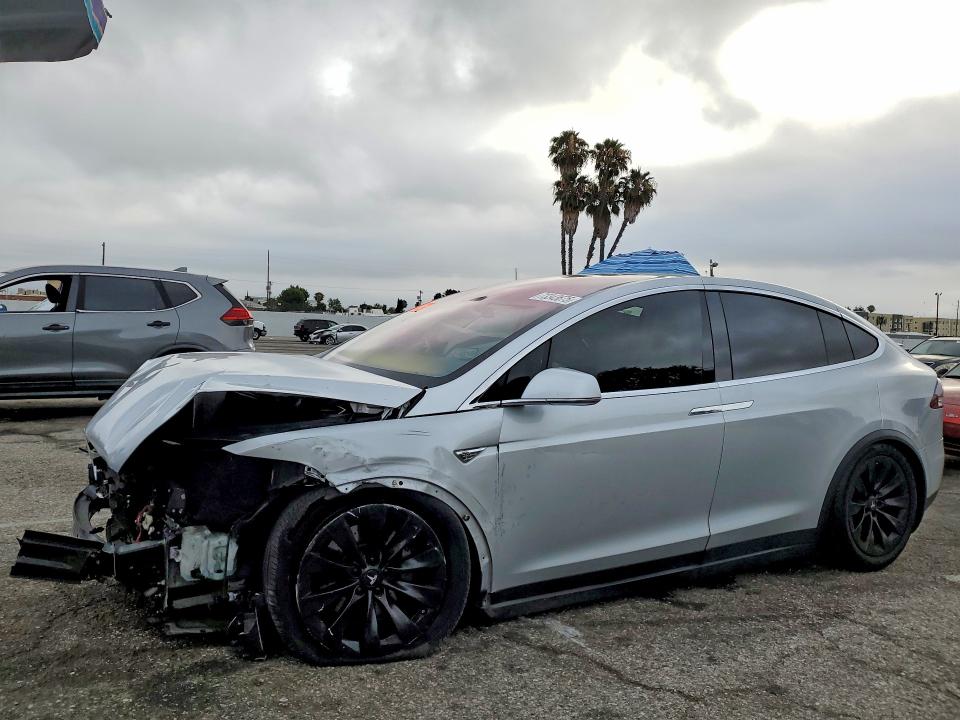 TESLA MODEL X 2016 with VIN 5YJXCAE28GF020966 - Photo from auction
