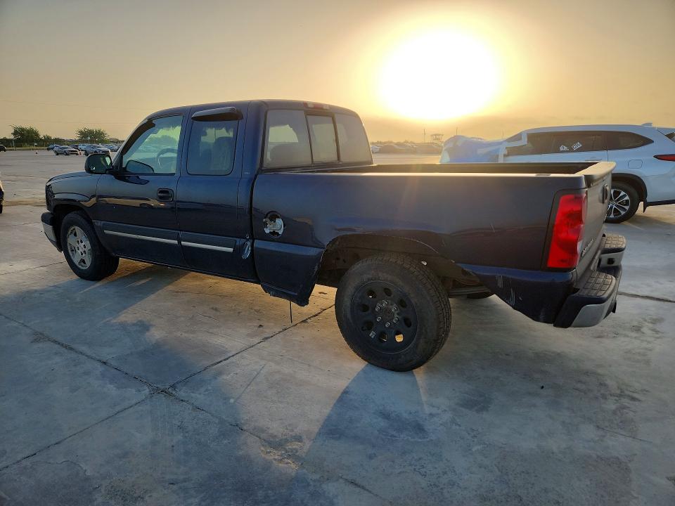Photo 2 from auction – 2005 CHEVROLET SILVERADO with VIN 2GCEC19TX51281560