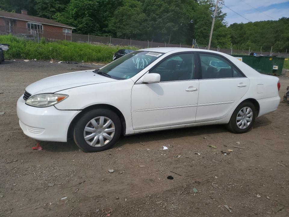 TOYOTA CAMRY 2005 with VIN 4T1BE32K05U587533 - Photo from auction