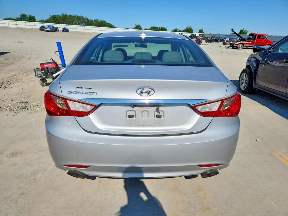 Foto 6 de la subasta – 2011 HYUNDAI SONATA con VIN 5NPEC4AC9BH114114