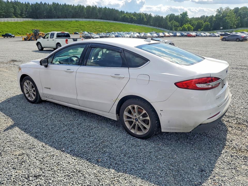 Photo 2 from auction – 2019 FORD FUSION with VIN 3FA6P0LU3KR137589