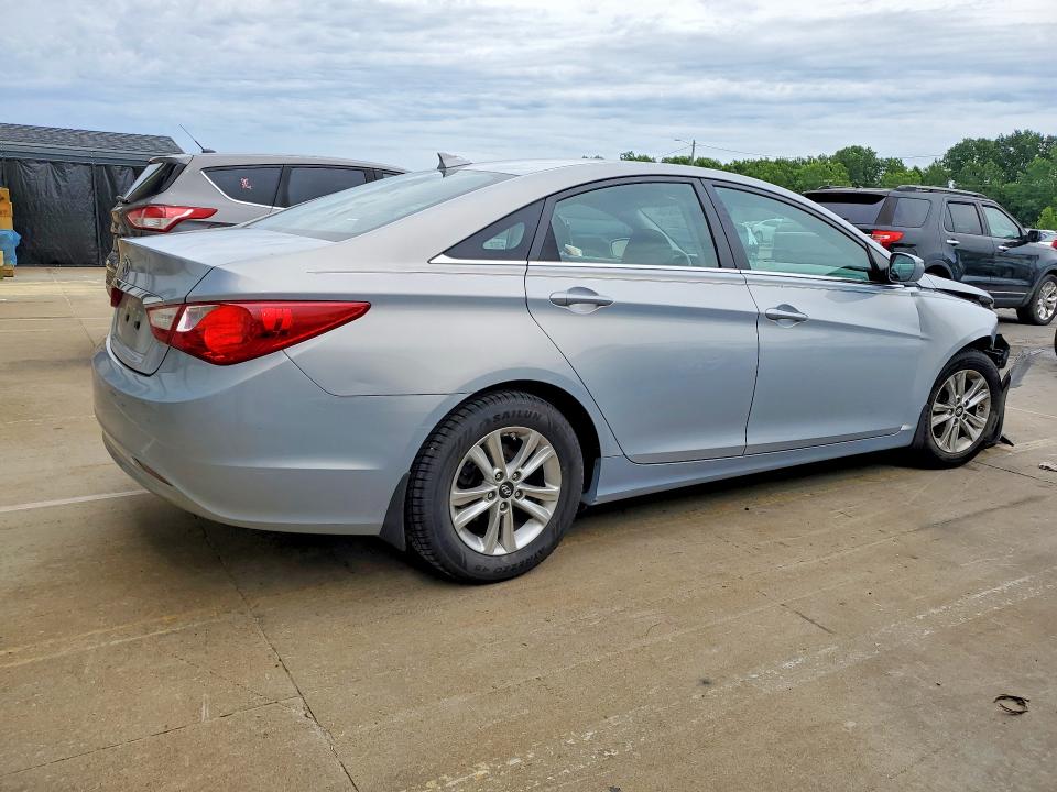 Photo 3 from auction – 2013 HYUNDAI SONATA with VIN 5NPEB4AC2DH587164