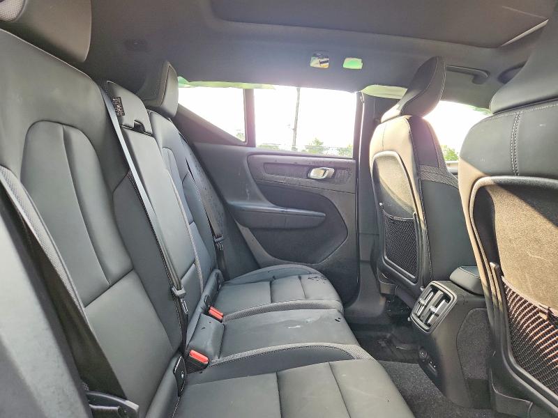 Photo 11 from auction – 2023 VOLVO XC40 with VIN YV4ED3UW8P2072621