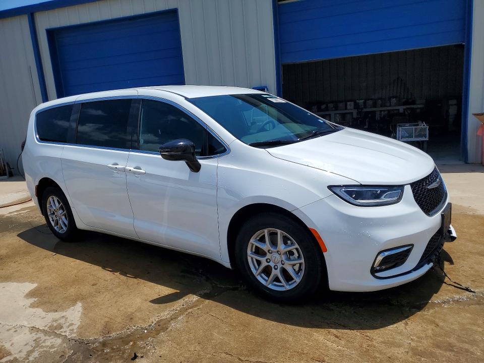 Photo 4 from auction – 2026 CHRYSLER PACIFICA with VIN 2C4RC1BG9TR230886