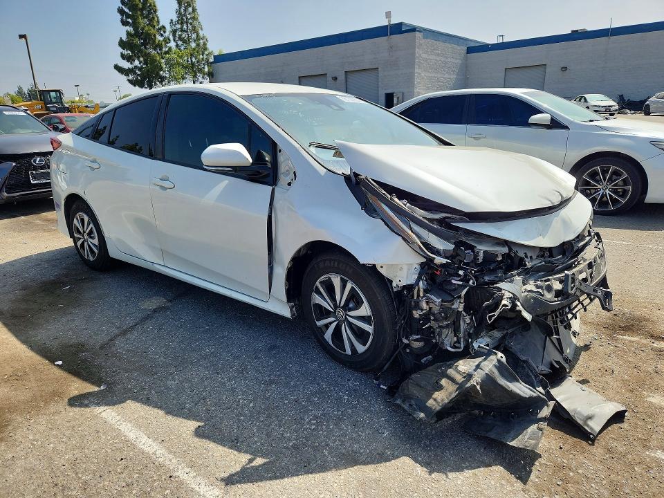 Photo 4 from auction – 2018 TOYOTA PRIUS PRIME with VIN JTDKARFP2J3101880