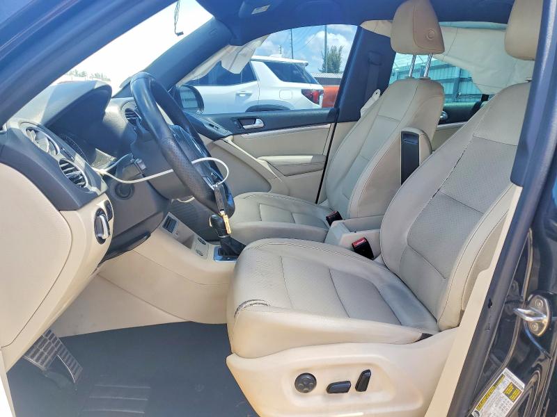 Photo 7 from auction – 2016 VOLKSWAGEN TIGUAN with VIN WVGAV7AX5GW021519