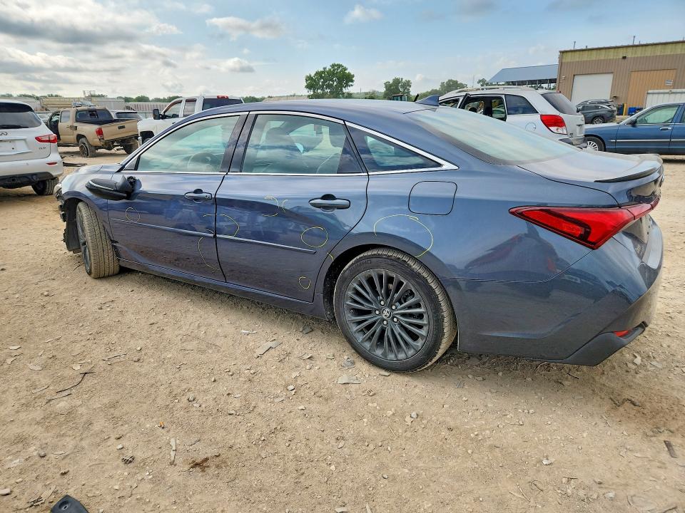 Photo 2 from auction – 2019 TOYOTA AVALON HYBRID with VIN 4T1B21FB6KU004434