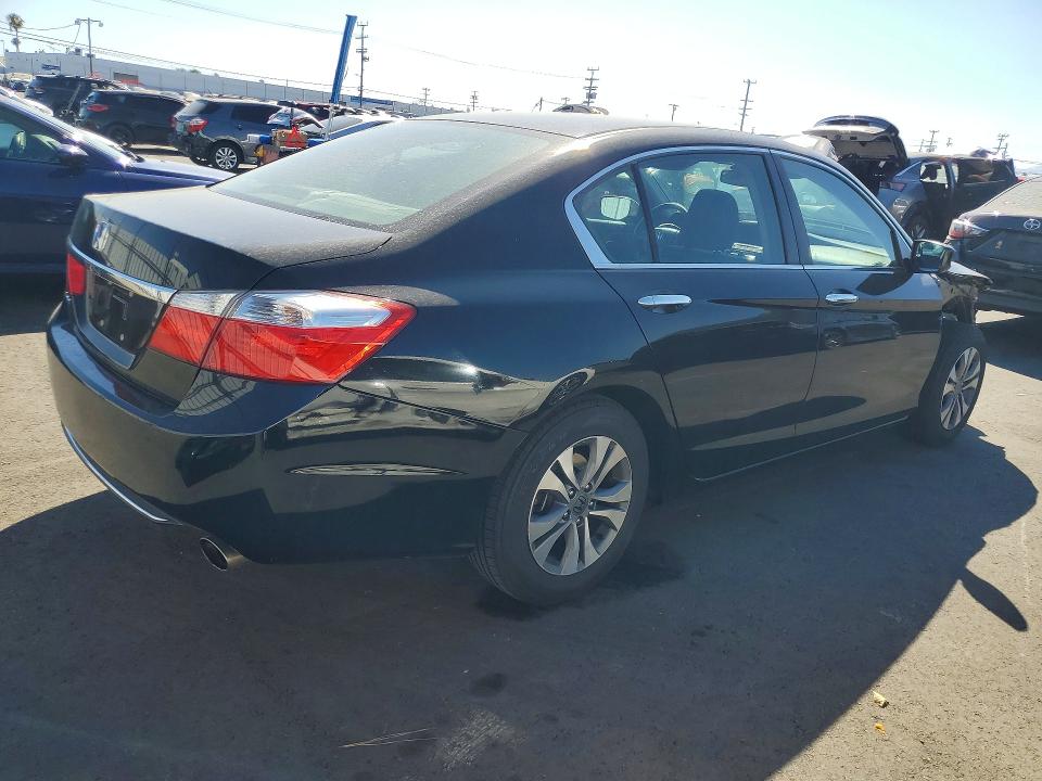 Photo 3 from auction – 2015 HONDA ACCORD with VIN 1HGCR2F32FA158263
