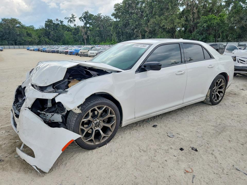 CHRYSLER 300 2018 with VIN 2C3CCAAG6JH320253 - Photo from auction