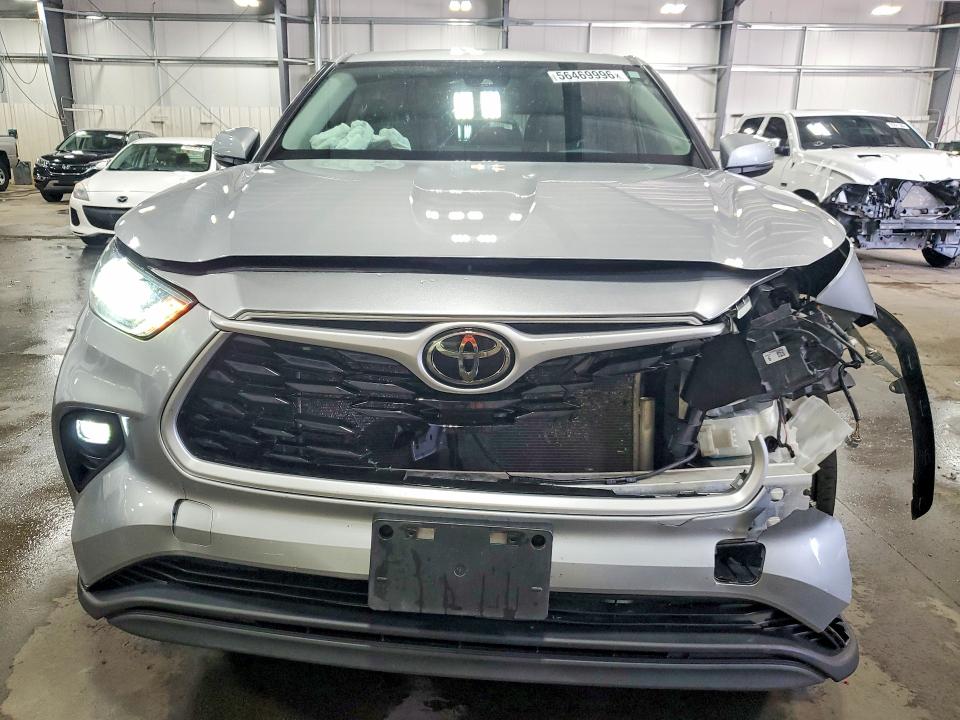 Photo 5 from auction – 2022 TOYOTA HIGHLANDER with VIN 5TDBZRBH6NS213741