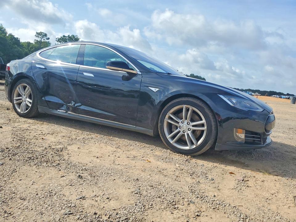 Photo 4 from auction – 2015 TESLA MODEL S with VIN 5YJSA1E2XFF112806
