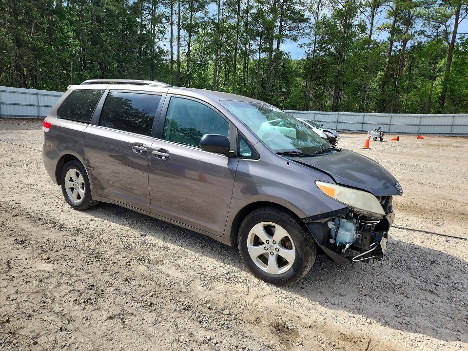 Photo 4 from auction – 2012 TOYOTA SIENNA with VIN 5TDKK3DC7CS204241
