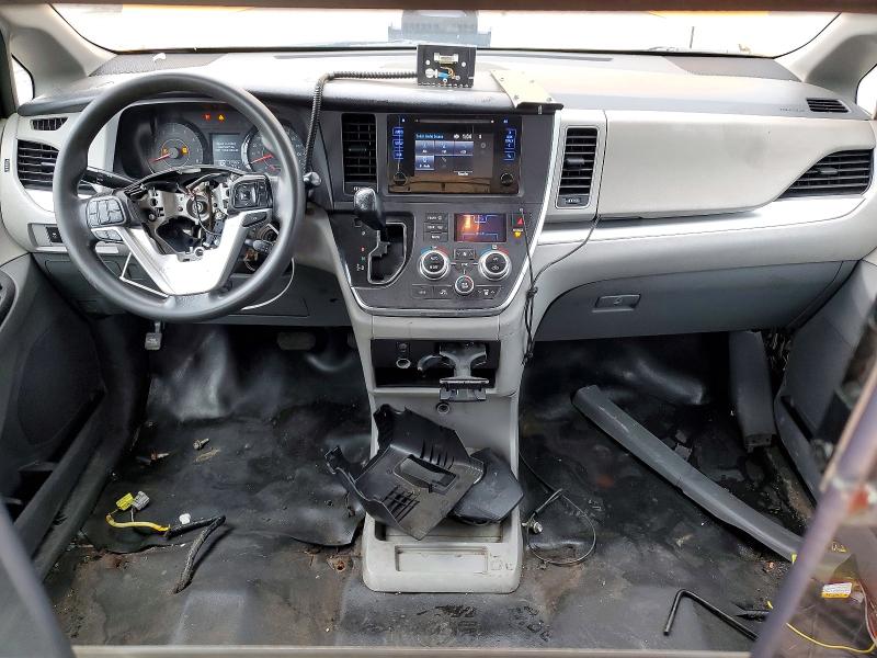 Photo 8 from auction – 2017 TOYOTA SIENNA with VIN 5TDZZ3DC7HS868850