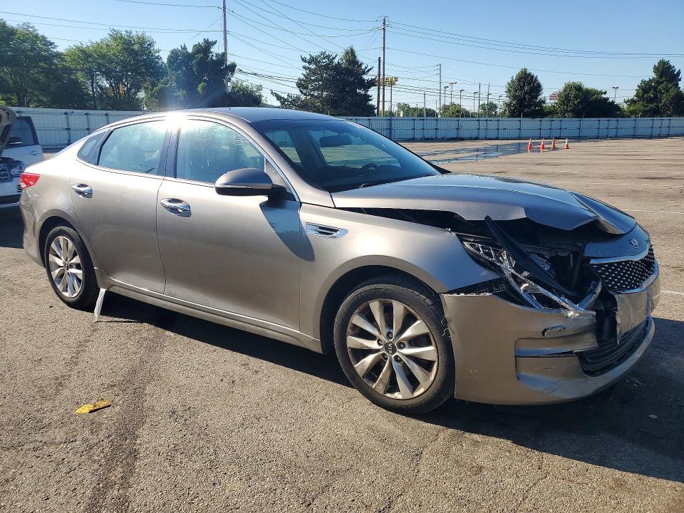 Photo 4 from auction – 2016 KIA OPTIMA with VIN 5XXGU4L31GG097198