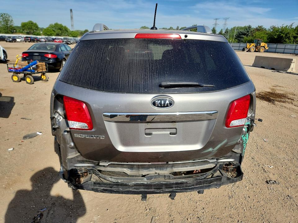 Photo 6 from auction – 2011 KIA SORENTO with VIN 5XYKTDA23BG047558