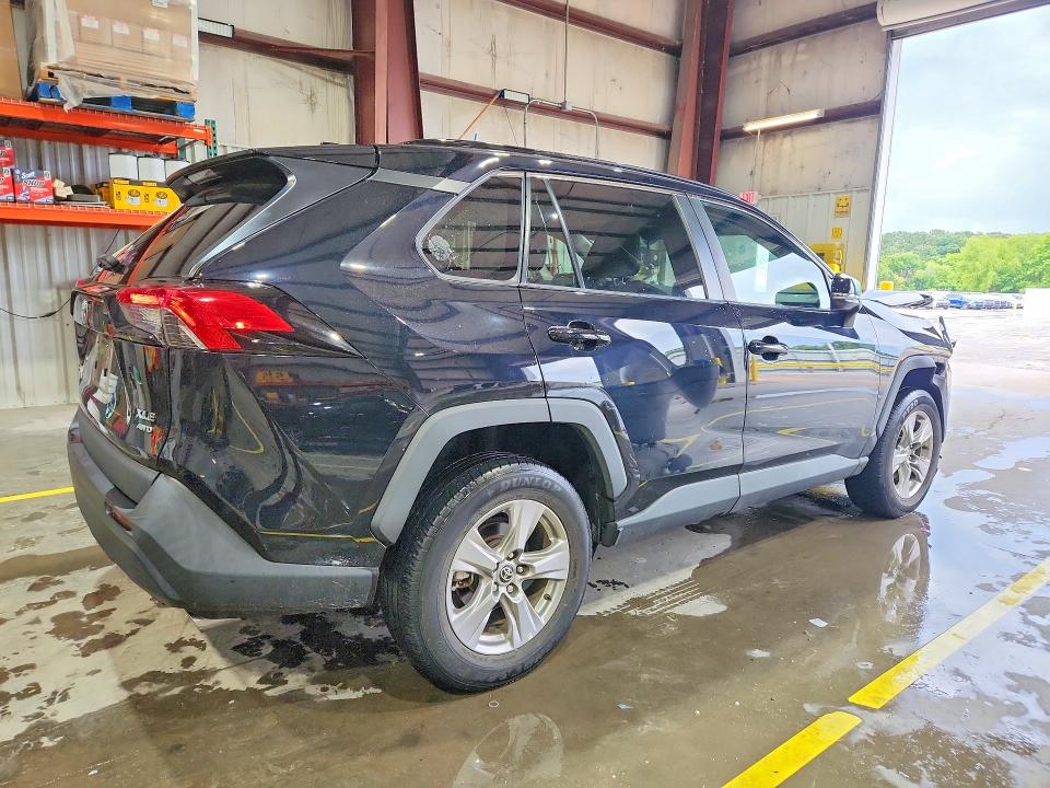 Снимка 3 от търг – 2023 TOYOTA RAV4 с VIN 2T3P1RFVXPC324793
