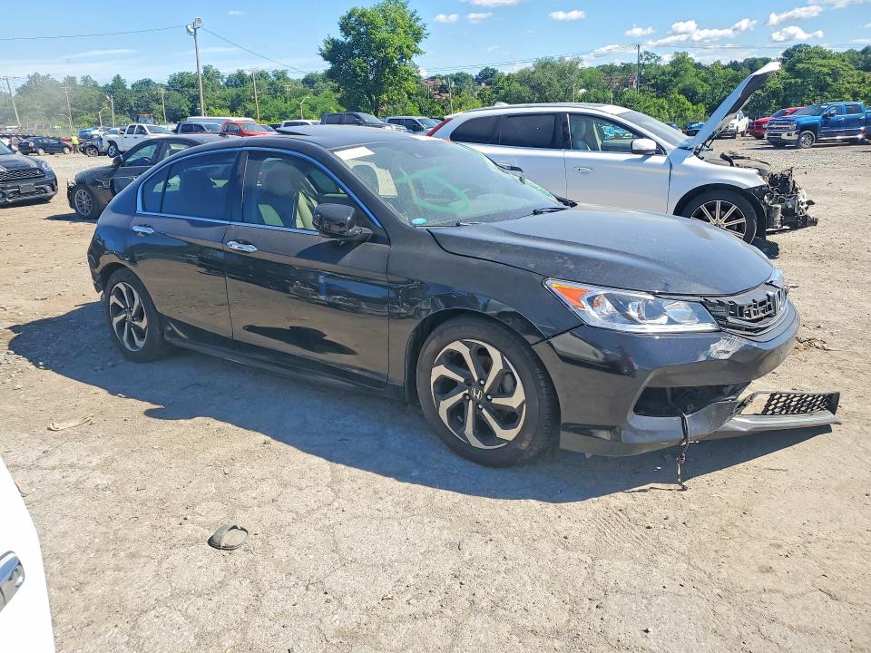 Photo 4 from auction – 2016 HONDA ACCORD with VIN 1HGCR3F02GA021918