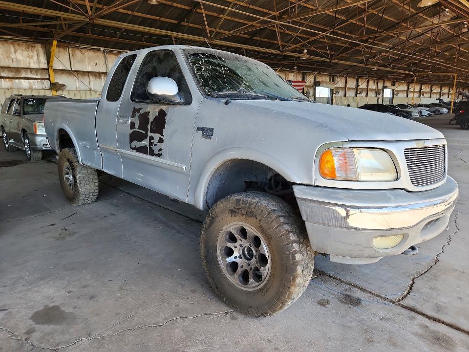 Photo 4 from auction – 2000 FORD F150 with VIN 2FTRX18L9YCB18575