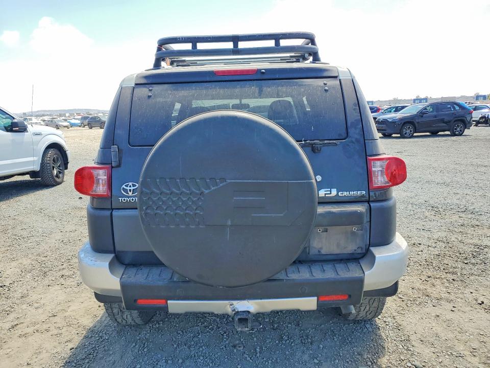 Photo 6 from auction – 2008 TOYOTA FJ CRUISER with VIN JTEBU11F48K014310
