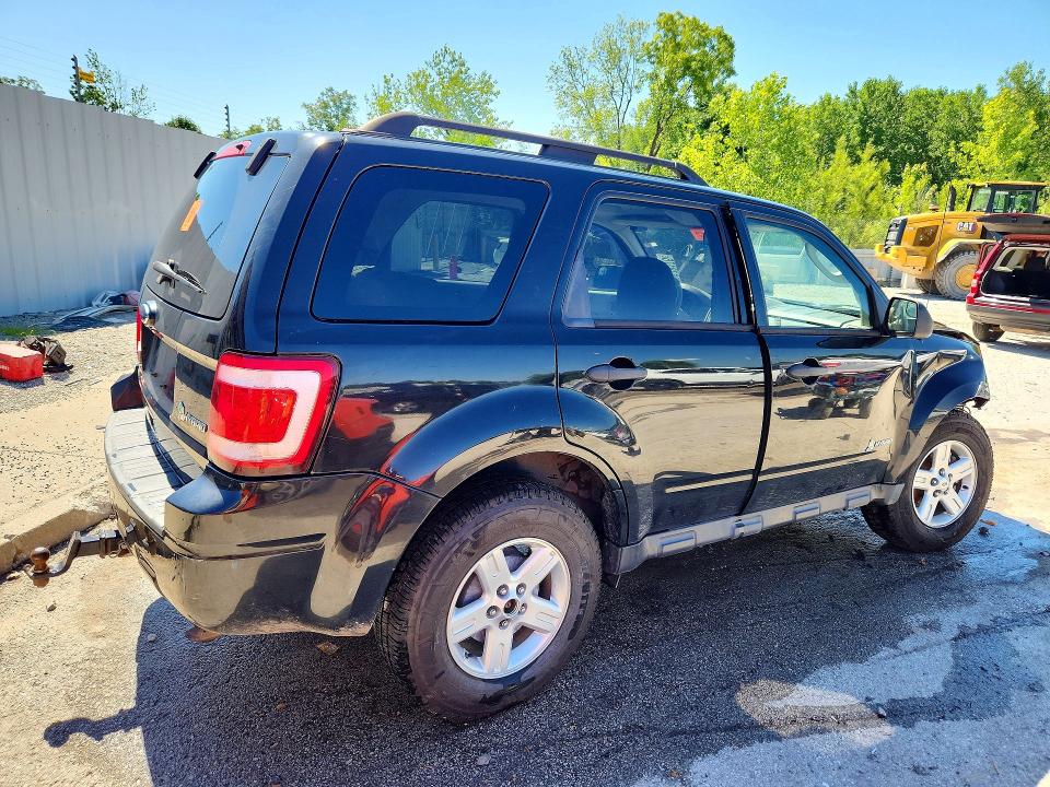Photo 3 from auction – 2011 FORD ESCAPE with VIN 1FMCU5K31BKA49006
