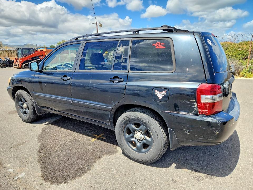 Photo 2 from auction – 2004 TOYOTA HIGHLANDER with VIN JTEGD21A440104627