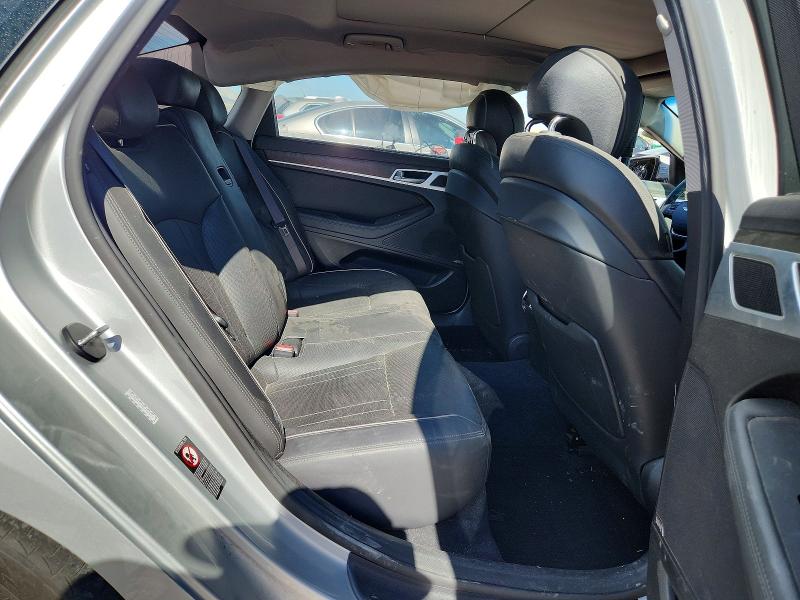 Photo 10 from auction – 2016 HYUNDAI GENESIS with VIN KMHGN4JE4GU134655