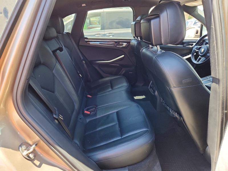 Photo 11 from auction – 2017 PORSCHE MACAN with VIN WP1AB2A51HLB10116