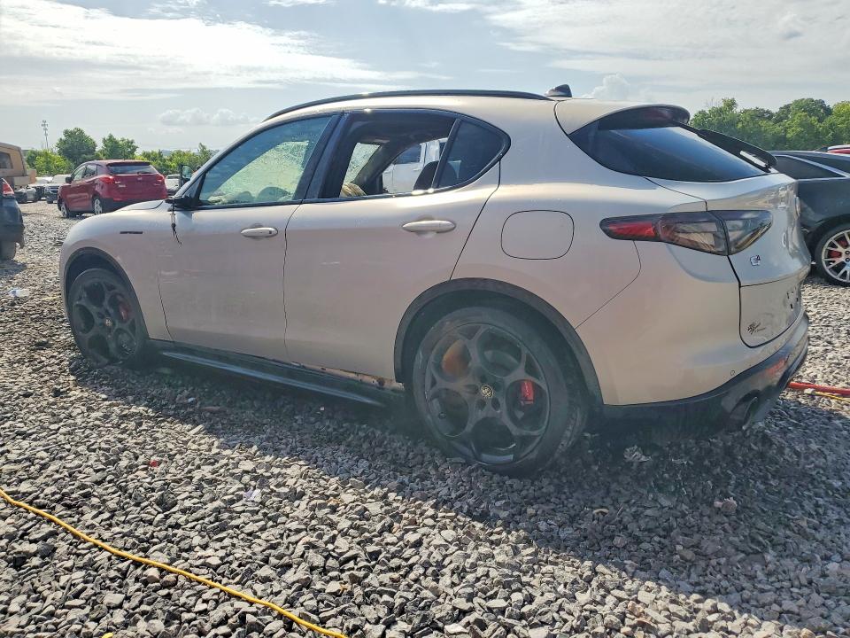 Photo 2 from auction – 2024 ALFA ROMEO STELVIO with VIN ZASPAKBN8R7D75176