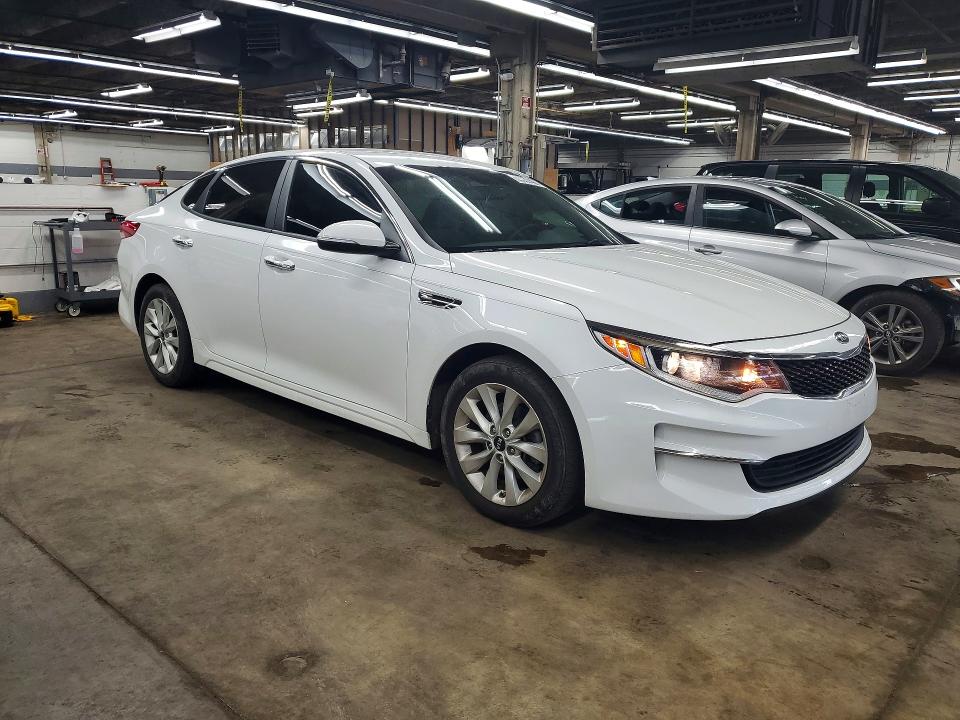 Photo 4 from auction – 2016 KIA OPTIMA with VIN 5XXGT4L38GG074147